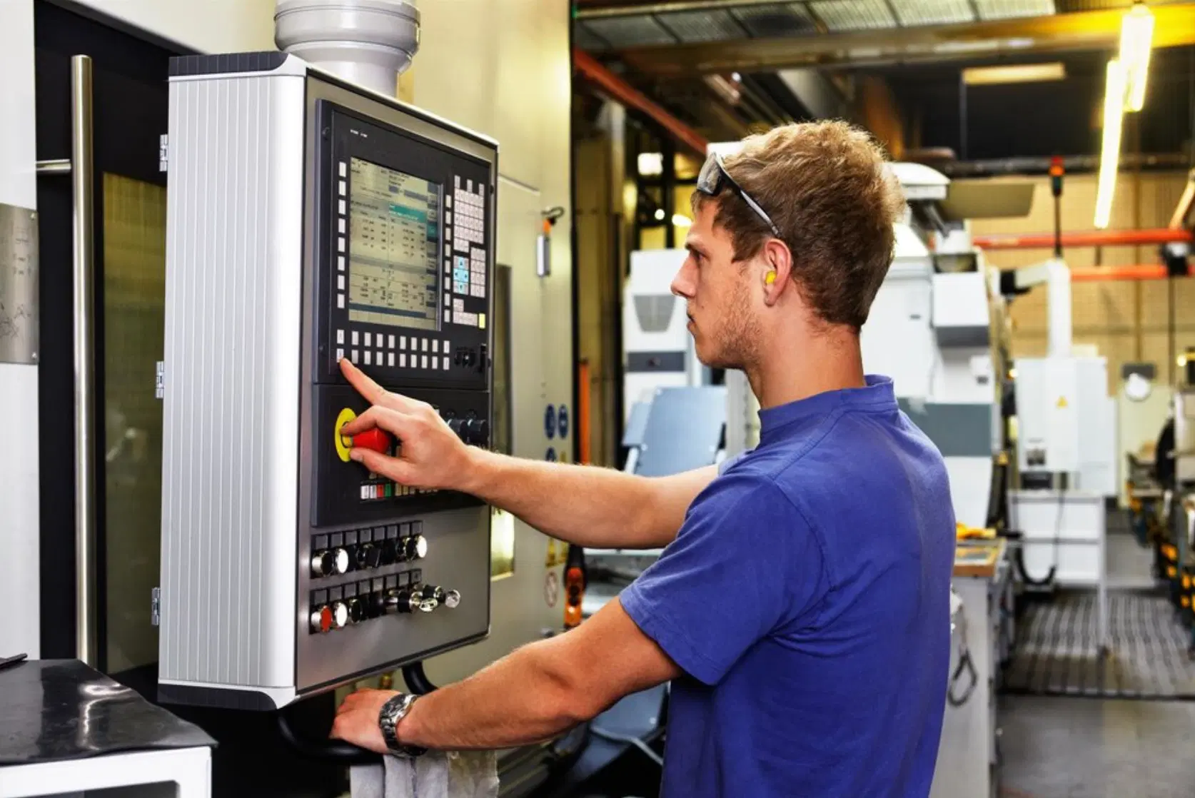 CNC machining process with computer-controlled automation